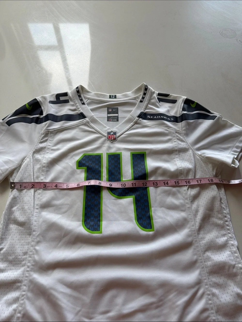 Nike Seattle Seahawks NFL Football White #14 Metcalf Jersey, Size L
